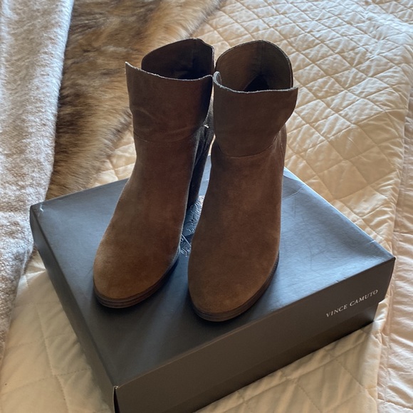 Vince Camino Helen Booties Size 7.5 Brownish Taupe Suede. - Picture 2 of 6